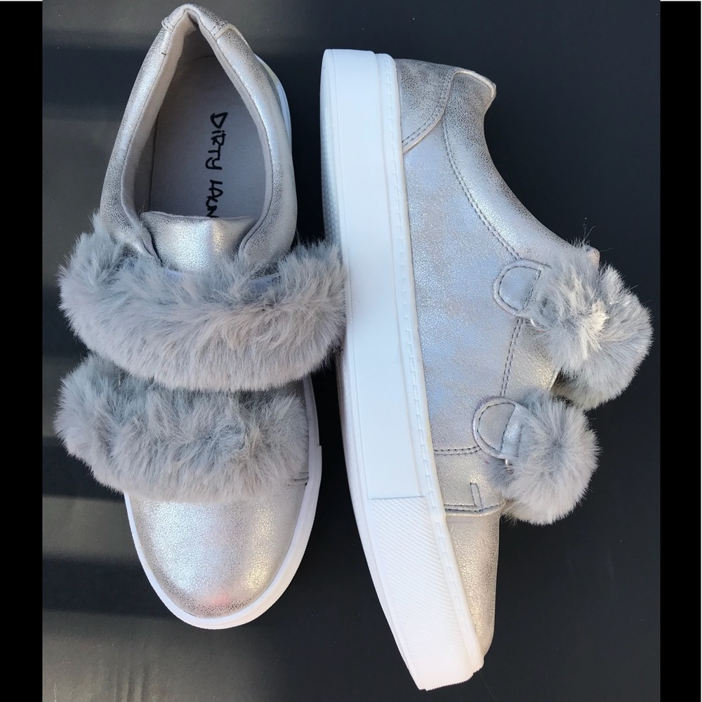 DIRTY LAUNDRY WOMEN’S JORDON SILVER SNEAKERS